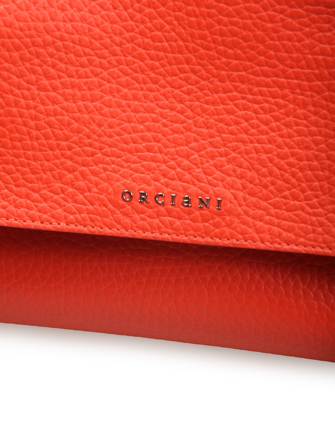 shop ORCIANI  Borsa: Orciani borsa Sveva Longuette Sense in pelle con tracolla.
Dimensioni: Larghezza: 34 cm / Altezza: 18 cm / Profondità: 14 cm.
Tasche: tre interne, di cui una con zip.
Chiusura: patta con bottone magnetico.
Funzionalità: apertura a scomparsa sulla parte alta della patta, tracolla di servizio regolabile e rimovibile.
Dettagli: pelle martellata; finitura palladio.
Made in Italy.. B02159 SOF-PAPAVERO number 5523675